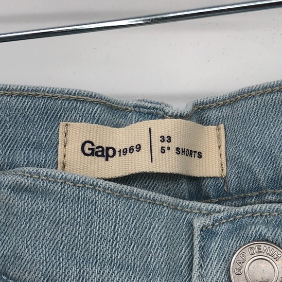 Gap Denim 5" Shorts Folded Hem Mid Rise Light Wash Size 33 - Picture 7 of 8